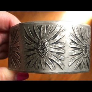 Daisy Pewter Bracelet Hand Wrought Wendel August Forge Pretty unique bracelet